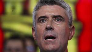 O Secretário-geral do Partido Socialista, José Luis Carneiro, usa da palavro durante o encerramento da Convenção Autárquica Nacional 2026, sob o tema “Proximidade, Coesão e Valorização das Pessoas e dos Territórios”, Leiria, 12 setembro  2026. PAULO CUNHA/LUSA