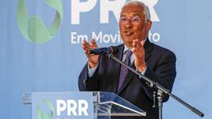 O primeiro-ministro, António Costa, intervém na cerimónia de lançamento da 1ª. pedra da construção de 49 fogos no bairro de Montenegro, inserida na iniciativa &quot;Governo Mais Próximo”, no âmbito do programa 1.º direito, associado à implementação do Plano de Recuperação e Resiliência (PRR), em Faro, 01 de março de 2023. LUÍS FORRA/LUSA