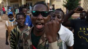 epa10107782 Malians react during a protest against the United Nations presence Mali in the capital Bamako, Mali, 05 August 2022. Pressure is mounting on the United Nations presence in some African countries with protests in Democratic Republic of Congo (DRC) and Mali. The UN's peacekeeping mission in Mali admits there were 'dysfunctions' that preceded a confrontation with Malian authorities initiated by the arrival of Ivorian troops at Bamako airport in July.  EPA/HADAMA DIAKITE