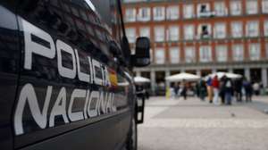 epa10962160 National Police officers and vans are deployed at the Plaza Mayor in Madrid, Spain, 07 November 2023, as part of the security measures taken ahead of the UEFA Champions League group stage's game between Atletico Madrid and Glasgow Celtic, to be played later on the day at the Atletico's Civitas Metropolitano stadium in Madrid.  EPA/Mariscal