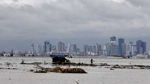 epa11601599 Thick clouds loom over the Manila skyline as seen from Bacoor city, Cavite province, about 30 kilometers south-east of Manila, Philippines, 13 September 2024. The state weather agency of the Philippines forecasted on 13 September heavy to intense rainfall due to the southwest monsoon enhanced by Tropical Storm Bebinca as it moves northwestward and warned residents to take precautionary measures due to possible flash floods in low-lying areas and landslides in mountainous villages.  EPA/FRANCIS R. MALASIG