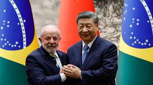 epa12096242 Chinese President Xi Jinping (R) shakes hands with Brazil's President Luiz Inacio Lula da Silva (L) after a signing ceremony and a joint press conference, at the Great Hall of the People in Beijing, China, 13 May 2025.  EPA/TINGSHU WANG / POOL
