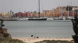 Barcos parados na marina de Lagos, 29 de março de 2021. Devido à pandemia de covid-19 os empresários do Algarve desesperam por turistas e temem falências no setor.   (ACOMPANHA TEXTO DE 30/03/2021) LUÍS FORRA/LUSA