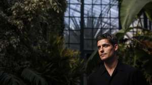 O ator Carloto Cotta posa para a fotografia durante a entrevista ao elenco de “Diamantino”, longa metragem premiada na Quinzena dos Realizadores em Cannes e com estreia para dia 4 de abril, em Lisboa, 28 de março de 2019. (ACOMPANHA TEXTO DE 30/03/2019) RODRIGO ANTUNES/LUSA