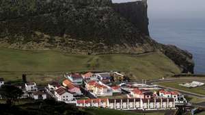 Vista geral de parte da vila de Velas na ilha de São Jorge nos Açores, 29 de março de 2022. TIAGO PETINGA/LUSA