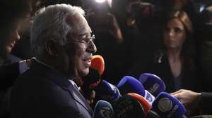 O secretário-geral do PS cessante, António Costa, fala à comunicação social depois de votar nas eleições diretas do partido, para as quais não se recandidatou, disputadas entre José Luís Carneiro, Pedro Nuno Santos e Daniel Adrião., em Lisboa, 15 de dezembro de 2023. MANUEL DE ALMEIDA/LUSA