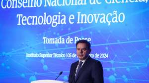 O primeiro-ministro, Luís Montenegro, intervém durante a cerimónia de apresentação e posse do Conselho Nacional de Ciência, Tecnologia e Inovação (CNCTI), em Lisboa, 05 de novembro de 2024. ANTÓNIO COTRIM/LUSA