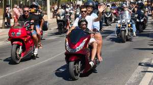 Participantes durante o desfile de encerramento da 42ª Concentração Motard de Faro 2024, 21 de julho de 2024. LUÍS BRANCA/LUSA