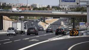 A obra de alargamento do IC20, estrada que liga Almada à Costa da Caparica, no distrito de Setúbal, terminou na noite de segunda-feira, depois de 20 meses de trabalhos, segundo a autarquia, Almada, Setúbal, 6 de junho de 2025. Em comunicado a Câmara Municipal de Almada explica que durante 20 meses foram realizadas várias intervenções com o objetivo de alargar o Itinerário Complementar (IC) 20 de três para quatro vias em cada sentido, entre o Centro Sul e a Faculdade de Ciências e Tecnologia (Caparica), numa extensão de 3,9 quilómetros. CARLOS M. ALMEIDA/LUSA