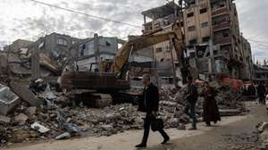 epa12604733 Members of the Palestinian Civil Defense remove the rubble of a destroyed home as they search for the bodies of Palestinians killed during the conflict in Khan Younis, southern Gaza Strip, 20 December 2025. The Civil Defence in the Gaza Strip is carrying out operations to recover the bodies of Palestinians buried beneath the rubble of homes destroyed during Israeli strikes on Gaza, estimating that nearly 100 bodies remain unrecovered. More than 70,000 Palestinians have been killed in the Gaza Strip since October 2023, according to the Palestinian Ministry of Health, and about 1,200 Israelis have been killed since the launch of an Israeli military campaign in response to a cross-border attack by Hamas on 07 October 2023.  EPA/HAITHAM IMAD
