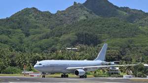 epa10963932 Australia's Prime Minister Anthony Albanese's plane arrives for the Pacific Island Forum (PIF) in Rarotonga, Cook Islands, 07 November 2023 (issued 08 November 2023). The PIF Leaders' Meeting brings together leaders from 18 Pacific countries and territories to discuss regional issues, including climate change and security.  EPA/MICK TSIKAS AUSTRALIA AND NEW ZEALAND OUT