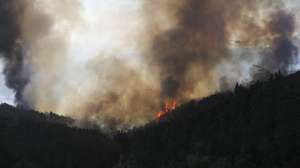 Bombeiros combatem o incêndio em Alvito da Beira, Proença-a-Nova, Castelo Branco, 15 de setembro de 2026. PAULO CUNHA/LUSA