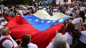 epa13324267 People participate in a Venezuelan opposition rally to demand an election schedule and presidential elections for 2027, organized by the Vente Venezuela (VV) party in Caracas, Venezuela, 22 October 2026.  EPA/MIGUEL GUTIERREZ