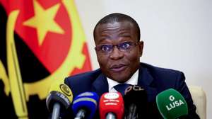 O ministro da Administração do Território e da Reforma do Estado, Adão de Almeida, intervém durante o Conselho de Governação Local angolano, em Sumbe, Angola, 22 de novembro de 2019. O órgão consultivo reuniu-se hoje na capital do Cuanza Sul, Sumbe, pela segunda vez, sob orientação do Presidente de Angola, João Lourenço, tendo analisado várias temáticas da administração do Estado e governação local ao longo de um encontro que durou cerca de seis horas. AMPE ROGÉRIO / LUSA