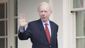 epa05970921 Former Senator from Connecticut Joe Lieberman walks out of the West Wing of the White House following a meeting with US President Donald J. Trump (not pictured), in Washington, DC, USA, 17 May 2017. Lieberman is one of four candidates for the position of Director of the FBI that are meeting with Trump on 17 May. Trump has faced bipartisan criticism in firing former FBI Director James Comey.  EPA/MICHAEL REYNOLDS