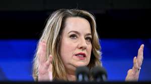 epa11247724 Director General of the International Organization for Migration (IOM) Amy Pope addresses the National Press Club in Canberra, Australia, 28 March 2024.  EPA/LUKAS COCH AUSTRALIA AND NEW ZEALAND OUT
