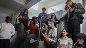 Jovens participantes da música da campanha #Tens Poder, dirigida aos jovens no âmbito do programa para 2025 das comemorações dos 50 anos do 25 de Abril, em Lisboa, 22 de dezembro de 2024. (ACOMPANHA TEXTO DA LUSA DO DIA 13 DE FEVEREIRO DE 2025). TIAGO PETINGA/LUSA