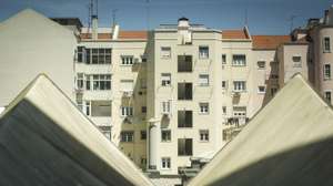 Visão geral de um bairro habitacional, em Lisboa, 21 de maio de 2025. Habitação. Arquitetura. Construção Civil. Gruas. ANTÓNIO PEDRO SANTOS/LUSA