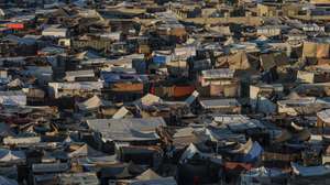 epaselect epa11590071 Makeshift shelters and tents of internally displaced Palestinians, who fled from the northern Gaza Strip and Rafah city, are seen along the beach of Deir Al Balah, central Gaza Strip, 06 September 2024. The mayor of Deir Al-Balah announced that the city is currently housing one million displaced people across more than 200 camps. Since 07 October 2023, up to 1.7 million people, or more than 75 percent of the population, have been displaced throughout the Gaza Strip, some more than once, in search of safety, according to the United Nations Relief and Works Agency for Palestine Refugees in the Near East (UNRWA), which added that the Palestinian enclave is 'on the brink of famine', with 1.1 million people (half of its population) 'experiencing catastrophic food insecurity' due to the conflict and restrictions on humanitarian access.  EPA/MOHAMMED SABER