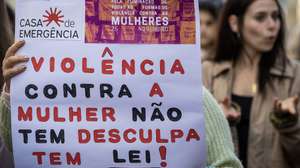Marcha contra a Violência Doméstica e de Género no Porto, 25 de novembro de 2023. Esta marcha realiza-se no âmbito dos "16 Dias de Ativismo contra a Violência de Género". JOSÉ COELHO/LUSA