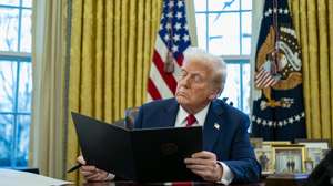 epa11865081 US President Donald Trump signs two executive orders in the Oval Office of the White House in Washington, DC, USA, 30 January 2025. The first order formally commissioned Christopher Rocheleau as deputy administrator of the FAA white the second ordered an immediate assessment of aviation safety.  EPA/BONNIE CASH / POOL