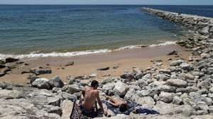 Estado em que se encontram as praia na zona da Costa da Caparica, devido à forte erosão costeira, Almadal, 18 de maio de 2014. (ACOMPANHA TEXTO). ANTÓNIO COTRIM/LUSA
