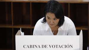 epa12885963 Peru’s Fuerza Popular party Keiko Fujimori casts her vote in Lima, Peru, 12 April 2026. Peru’s general elections are underway to select national leaders for the 2026–2031 term. A record 35 candidates are running for president.  EPA/RENATO PAJUELO