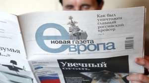 epaselect epa09930420 A woman reads a copy of Novaya Gazeta's European version newspaper, at a flat in Riga, Latvia, 06 May 2022. Anti-Kremlin newspaper Novaya Gazeta had suspended publication in Russia under pressure from the authorities. On 06 May, the first print edition of Novaya Gazeta Europa appeared in Latvia.  EPA/TOMS KALNINS  EPA-EFE/TOMS KALNINS