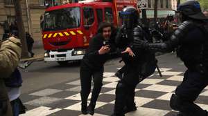epa11312558 Police officers from the BRAV-M (Brigade of Repression of Motorized Violent Action) arrest a man during the annual May Day march in Paris, France, 01 May 2024. Unions in France are demanding improved living conditions, higher wages, the defense of public services and a just and lasting peace.  EPA/Teresa Suarez