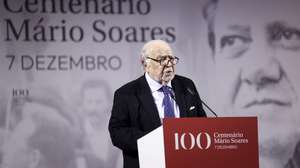 Manuel Alegre intervém durante o jantar comemorativo do centenário do nascimento de Mário Soares em Lisboa, 07 de dezembro de 2024. FILIPE AMORIM/LUSA