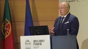O ministro da Agricultura, José Manuel Fernandes, discursa no Congresso Mundial do Azeite 2026, onde se reunem especialistas e referências internacionais dos âmbitos científico, institucional e empresarial, sobre os grandes desafios que marcam o presente e o futuro do setor oleícola a nível internacional, no Centro Cultural de Belém, em Lisboa, 02 de julho de 2026.     MANUEL DE ALMEIDA/LUSA