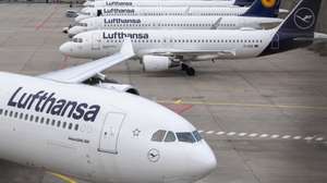 epa11215797 Lufthansa planes are seen stationed, at Frankfurt Airport, in Frankfurt am Main, Germany, 12 March 2024. The UFO cabin crew union has called on its members to strike, to press their demands for better wages. According to Lufthansa, 100,000 passengers should be affected by a two day strike in Frankfurt and Munich airport.  EPA/ANDRE PAIN