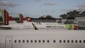 Avião da TAP na pista do Aeroporto Humberto Delgado, em Lisboa, 07 de janeiro de 2026. CARLOS M. ALMEIDA/LUSA