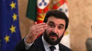 O ministro da Educação, Tiago Brandão Rodrigues, durante a audição na Comissão de Educação, Ciência, Juventude e Desporto na Assembleia da República, Lisboa, 22 de outubro de 2020. MANUEL DE ALMEIDA/LUSA