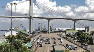 Vista geral do porto de Maputo, em Maputo, Moçambique, 29 de janeiro de 2024. A concessionária do porto de Maputo prevê investir nos próximos três anos 600 milhões de dólares (553,4 milhões de euros) na expansão da infraestrutura portuária, a primeira fase de investimento na adenda ao contrato de concessão, até 2058. (ACOMPANHA TEXTO DA LUSA DO DIA 05 DE JANEIRO DE 2024). LUÍSA NHANTUMBO/LUSA