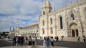 Fachada principal dp Mosteiro dos Jerónimos, um dos monumentos que serviu para um estudo pela investigadora norte-americana Barbara Judy (ausente da fotografia) do Serviço Nacional de Parques dos Estados Unidos e coordenadora responsável pelo projeto de investigação “O impacto das alterações climáticas no Mosteiro dos Jerónimos e na Torre de Belém – estudos científicos e planos de mitigação”, no Mosteiro dos Jerónimos, em Lisboa, 13 de novembro de 2024. ANTÓNIO COTRIM/LUSA
