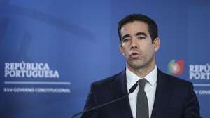O ministro da Presidência António Leitão Amaro intervém na conferência de imprensa após a Reunião do Conselho de Ministros, esta tarde no Campus XXI em Lisboa, 24 de outubro de 2025. MIGUEL A. LOPES/LUSA
