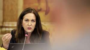 A ministra da Justiça, Rita Alarcão Júdice, intervém durante a sua audição na Comissão de Assuntos Constitucionais, Direitos, Liberdades e Garantias, na Assembleia da República, em Lisboa, 20 de janeiro de 2026. MARCOS BORGA/LUSA