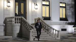 O primeiro-ministro, Luís Montenegro, à saída da residência Oficial de S. Bento, para participar na reunião do Conselho de Ministros extraordinário, Lisboa, 01 de março de 2025. ANTÓNIO COTRIM/LUSA