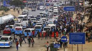 Após “dias de guerra”, a população de Luanda respira hoje de alívio com o regresso da calma e maior tranquilidade, apesar de receios sobre o agravamento do desemprego devido aos episódios de vandalismo, Luanda, Angola, 31 de julho de 2025. As consequências dos tumultos, violência e pilhagens registados no início desta semana, em Luanda, na sequência da paralisação dos taxistas, ainda continuam vivas na memória dos luandenses, que os descrevem como “dias de guerra”. (ACOMPANHA TEXTO DE 31 DE JULHO DE 2025). AMPE ROGÉRIO/LUSA