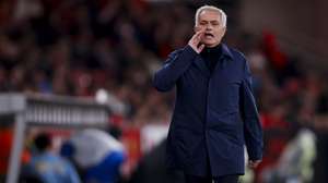 epa12624196 Benfica coach Jose Mourinho gestures during the Portuguese First League soccer match between Benefica and Estoril in Lisbon, Portugal, 03 January 2026.  EPA/FILIPE AMORIM