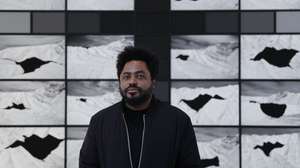 O artista Kiluanji Kia Henda posa para a foto durante a visita à sua nova exposição, que será inaugurada na próxima terça-feira, Lisboa. 02 de novembro de 2020. ANTÓNIO COTRIM/LUSA