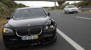 O carro onde seguia o ministro da Administração  Interna, Eduardo Cabrita, estacionado no A6 no seguimento de um acidente que envolveu uma vitima mortal por atropelamento, Évora, 18 de junho de 2021. PAULO CUNHA /LUSA