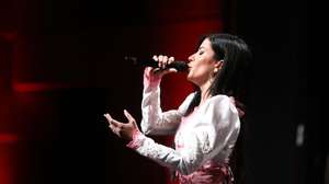 A artistas de fado portuguesa Ana Moura num concerto de homenagem a Amália Rodrigues