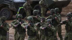 Militares participam na demonstração tática da Companhia do Exército que será projetada para a Roménia, no âmbito da NATO, no Campo Militar de Santa Margarida, em Constância, 22 de março de 2022. PAULO CUNHA/LUSA