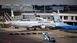 epa09971443 A view shows an Air France plane at Amsterdam Schiphol Airport, Netherlands, 24 May 2022. Aviation group Air France-KLM aims to raise almost 2.3 billion euro through shares sale to pay back the state aid received during the coronavirus crisis faster and to strengthen its balance sheet.  EPA/RAMON VAN FLYMEN