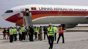 Novo Aeroporto Internacional de Luanda (NAIL) sinaliza o início do processo da certificação da infraestrutura, que se prolonga até final de 2023, período que inicia operações “sem restrições”, Angola, 17 de junho de 2022. Uma aeronave do tipo Boeing 777–300CR da companhia área angolana TAAG aterrou às 13:00 locais desta sexta-feira no NAIL, proveniente do aeroporto internacional 4 de Fevereiro, em Luanda, sinalizando o voo experimental no âmbito da certificação do NAIL, situado no município do Icolo e Bengo. AMPE ROGÉRIO/LUSA