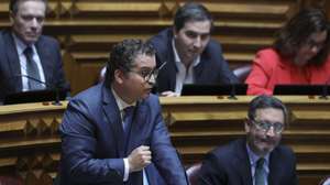 O líder parlamentar do Partido Social Democrata (PSD), Joaquim Miranda Sarmento, intervém durante o debate parlamentar sobre política geral com a presença do Primeiro-Ministro, na Assembleia da República, em Lisboa, 22 de março de 2023. ANTÓNIO COTRIM/LUSA