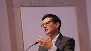 O presidente do Iniciativa Liberal (IL), Rui Rocha, intervém na sessão de apresentação do programa do partido para a habitação, em Lisboa, 07 de setembro de 2023. O conjunto de medidas visa criar "mais habitação a sério em Portugal e será, posteriormente, apresentado na Assembleia da República com o propósito de restabelecer a estabilidade fiscal e legislativa no setor e aumentar a oferta ao dispor das pessoas". TIAGO PETINGA/LUSA