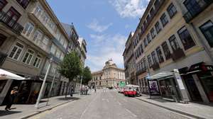 Rua Mouzinho da Silveira, no Porto, 31 de maio 2023. Os moradores de bairros no Porto que ficaram com as casas inundadas e em risco nas enxurradas de janeiro continuam a aguardar soluções de segurança e os lojistas desesperam pelos apoios governamentais para fazer face aos prejuízos. (ACOMPANHA TEXTO DE 06-06-2023) ESTELA SILVA/LUSA